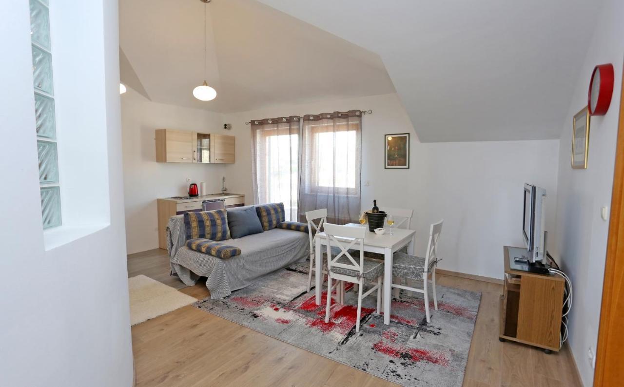 Apartment Znjan Split